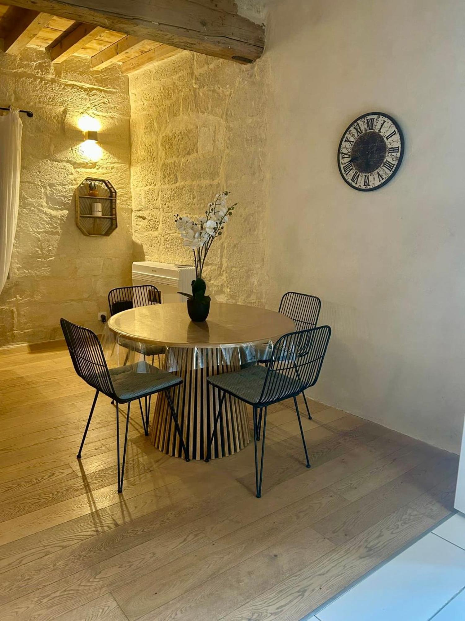 Centre Historique Et Ambiance Pittoresque Villeneuve-lès-Avignon Exteriör bild